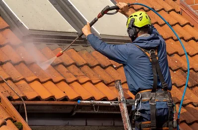 Démoussage et hydrofuge de toiture à Montcuit